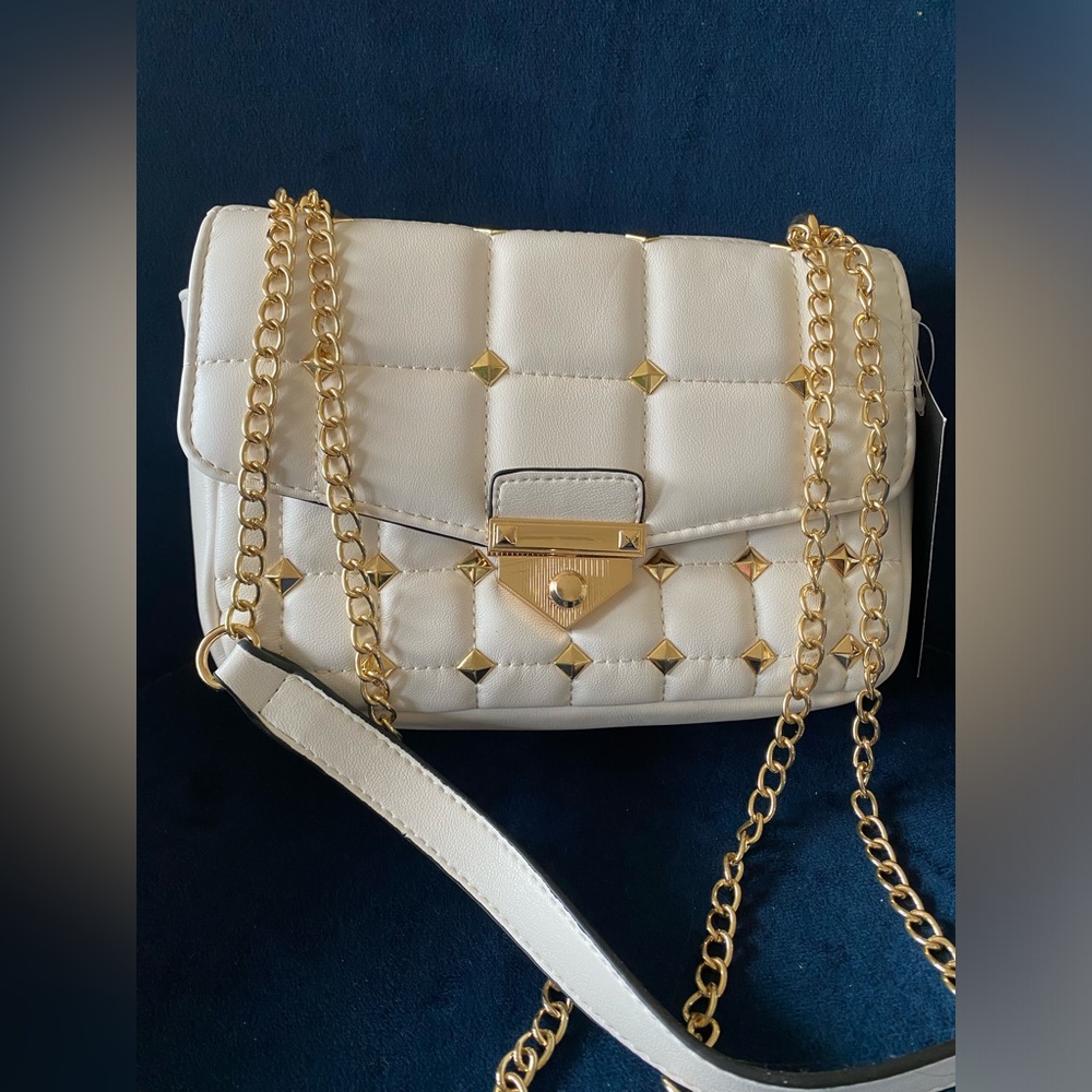 White quilted and studded flap bag - Picture 2 of 7